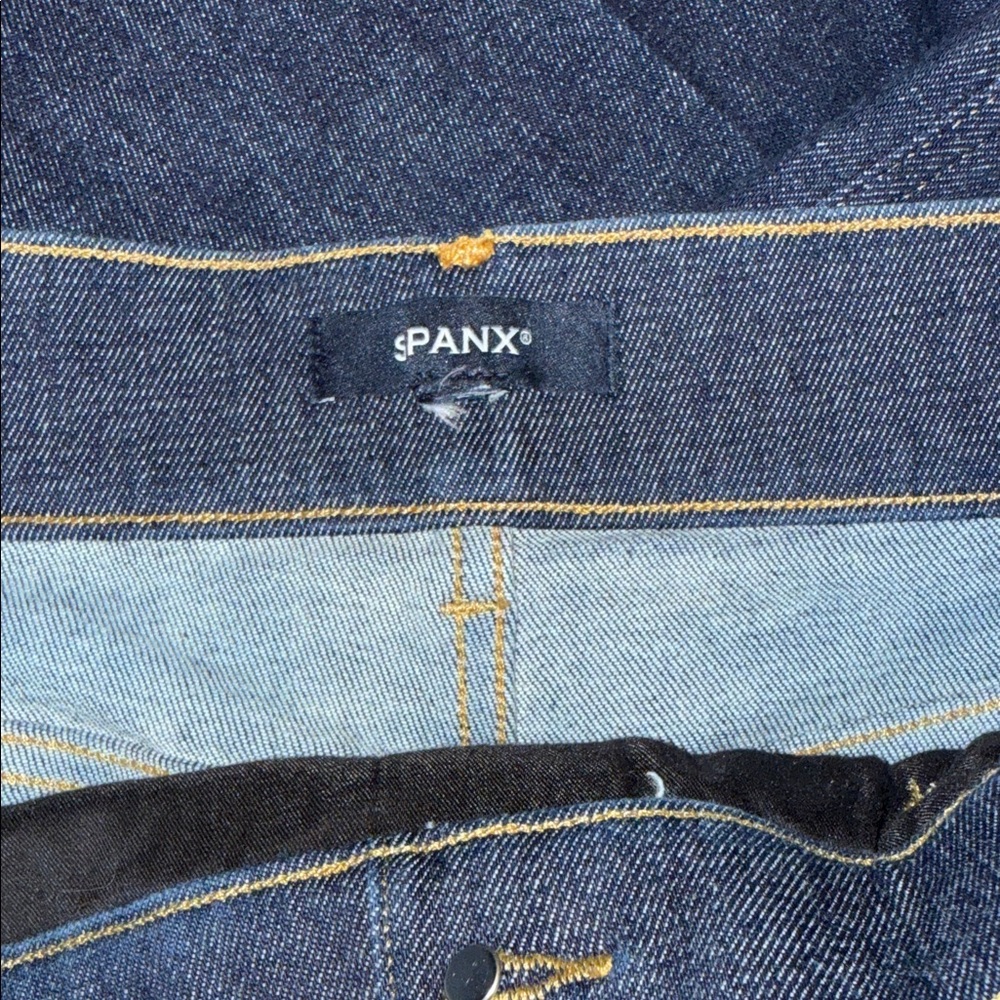 Like new condition Spanx Classic Blue Women's Jeans Petite size medium - Picture 3 of 5